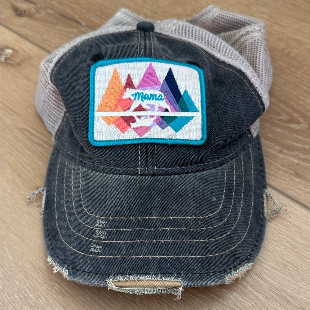 Judith March Mama hat